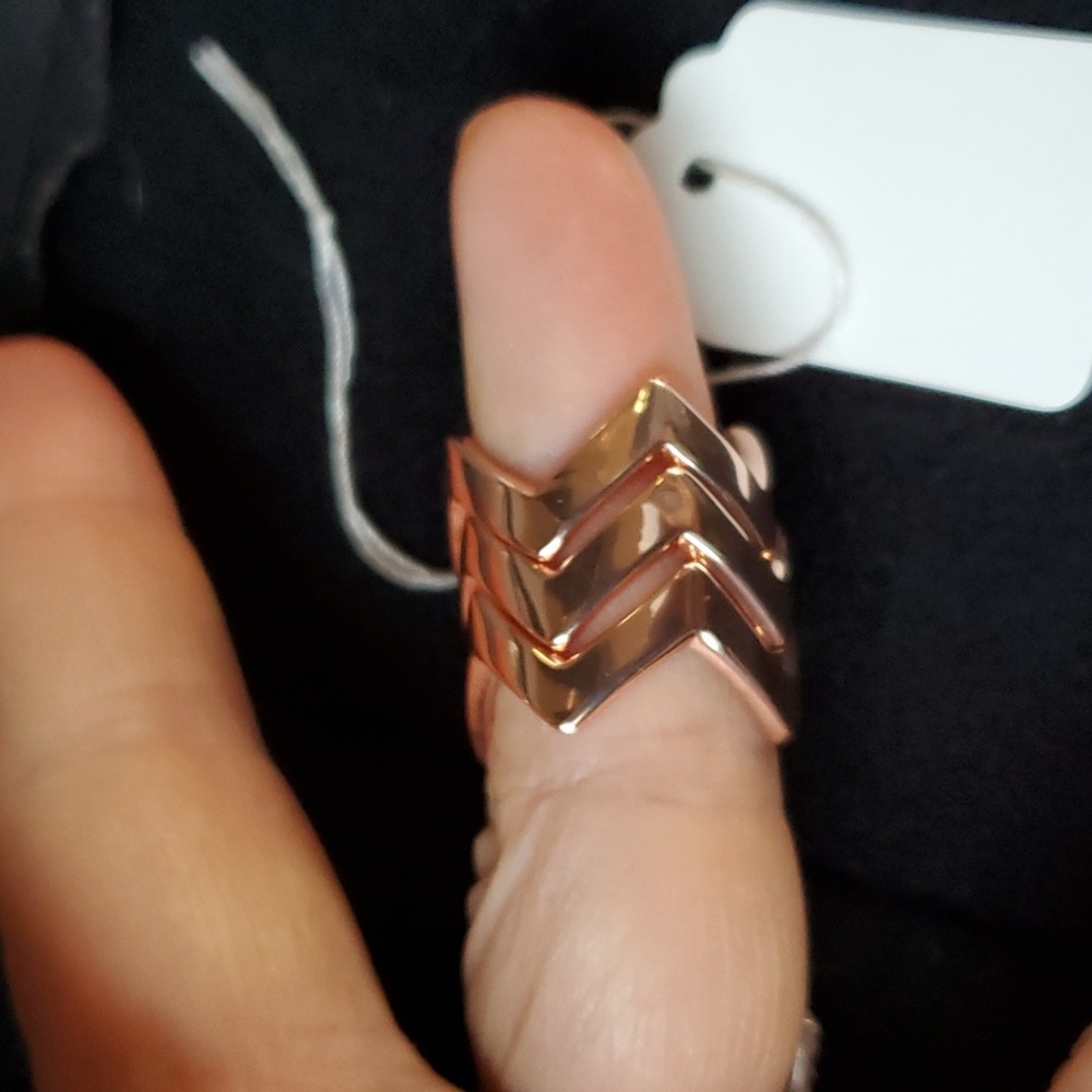 NWT sz 6.5 set of three zigzag gold tone rings